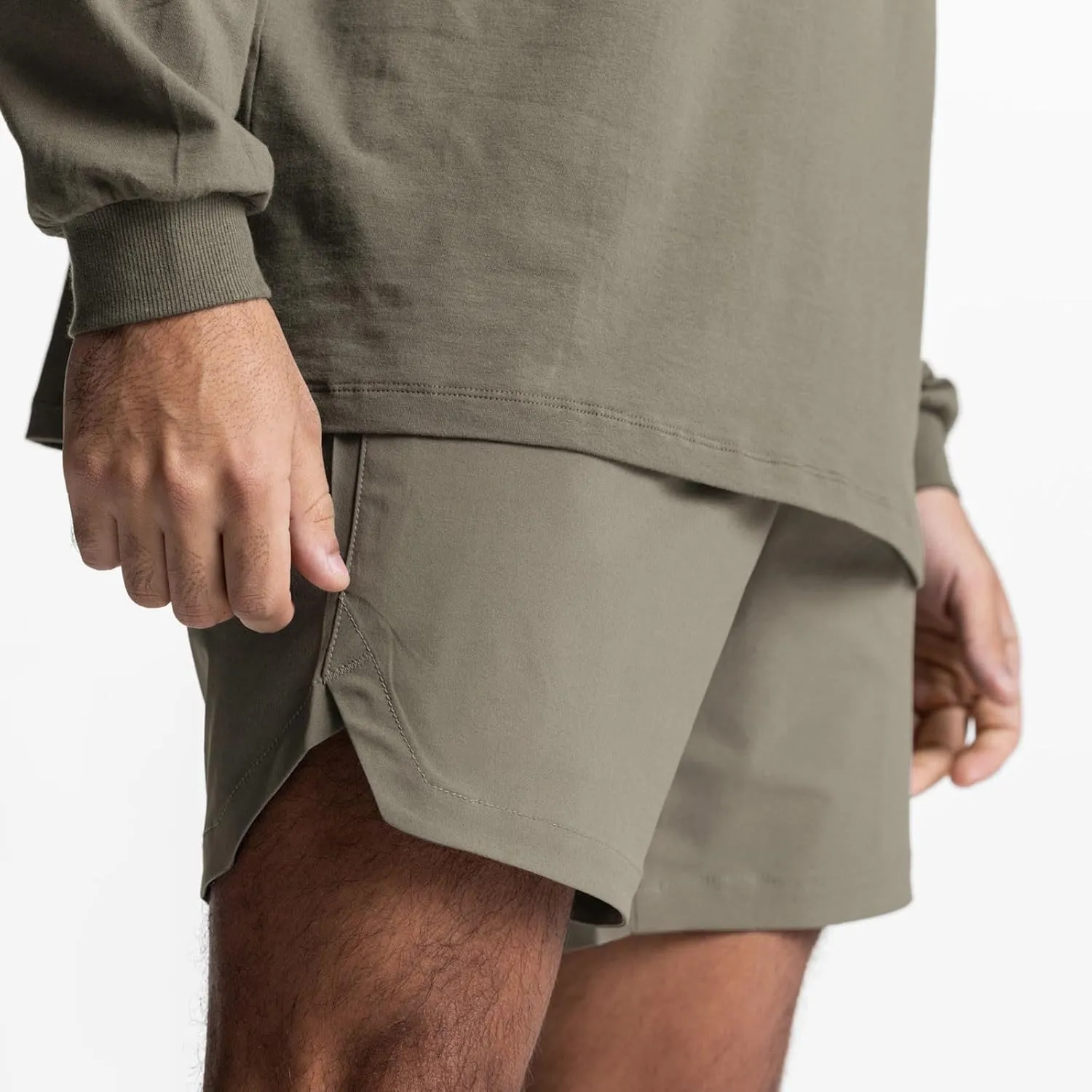 Men's Lightweight Athletic Shorts Quick Dry Gym Workout Shorts Elastic Waistband Basketball Running Shorts Pockets