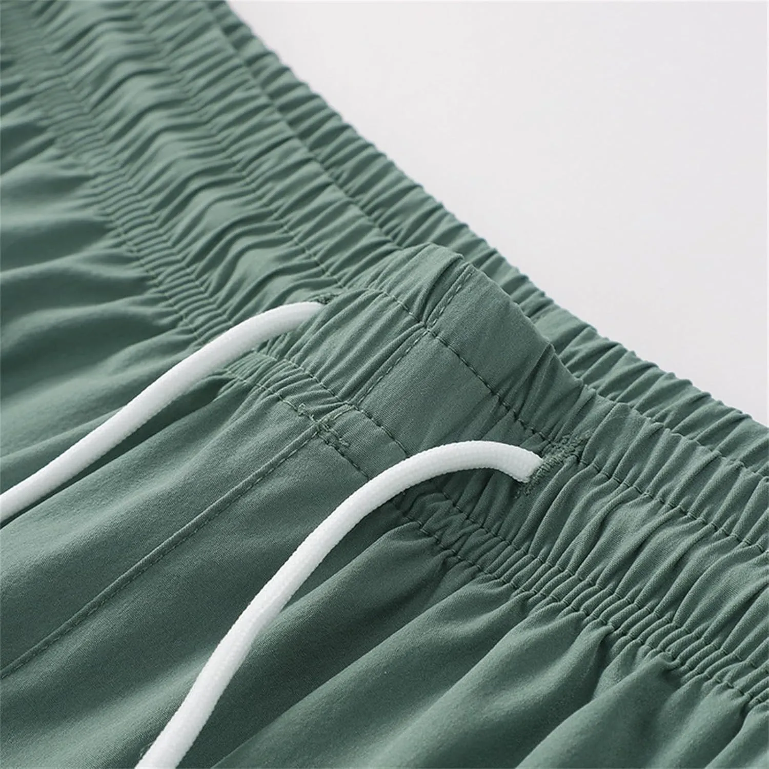 Workout Shorts for Men with Zipper Pockets Stretch Quick Dry Athletic Shorts Summer Basketball Sports Gym Running Pants